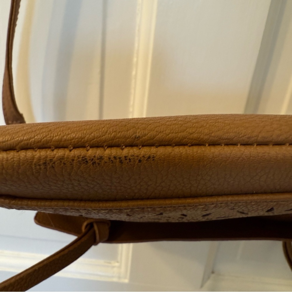 Tan Leather Crossbody Bag with Structured Design - Picture 14 of 14